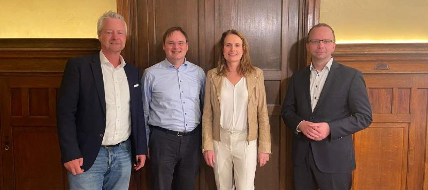 foto breed - wordt afgesneden aan de onderkant - ev. zelf uitsnede maken 1700 x 960 COPY